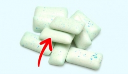 Nuốt kẹo cao su có nguy hiểm không? Có dính ruột như đồn đại?