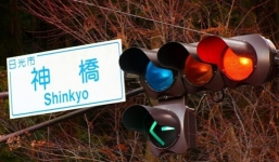 6 điều kì lạ bạn chỉ có thể thấy ở Nhật Bản: Bồn cầu có vòi, không có đèn giao thông màu xanh lá