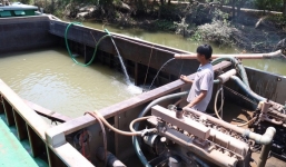 Người dân miền Tây cần thận trọng dùng nước tưới tiêu do hạn mặn trong 3 ngày tới