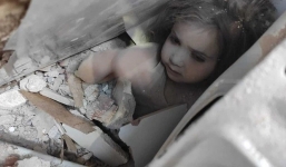 Bé gái sống sót thần kỳ sau 91 giờ bị vùi lấp bởi động đất hiện giờ ra sao?
