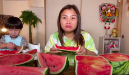 Quỳnh Trần JP chi gần 8 triệu mua dưa hấu vuông Nhật Bản, ai ngờ nhận cái kết ‘phũ’