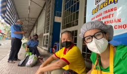 Sau vụ ‘15 phút chập mạch’, Trang Trần khẳng định quần xì là nhu yếu phẩm, tìm mua số lượng lớn 