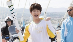 Bộ ảnh Dương Dương rước đuốc Olympic khiến CĐM 'xỉu up xỉu down' vì nụ cười thanh thuần