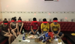 Cái kết ‘đắng' cho 8 thanh niên đi karaoke ‘tay vịn’ chui khi giãn cách