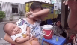 Cuộc sống thay đổi sau 1 năm của cậu bé giả vờ ‘mua vé số của mẹ đi tù về’