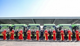 Khai trương tuyến xe buýt điện đầu tiên tại Việt Nam