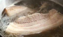 Luộc thịt đừng bỏ 3 loại gia vị này, tưởng thơm ngon nhưng lại ‘hỏng hết’ thịt