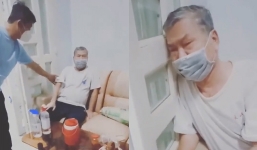 Rơi lệ trước hình ảnh cụ ông vội vã về nhà tìm vợ sau khi khỏi Covid-19, nhưng không còn ai chờ đợi