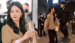 Song Hye Kyo selfie cùng gái lạ giữa lúc Song Joong Ki bị 'tóm sống' hẹn hò tình mới Jeon Yeo Bin