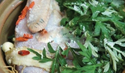 Luộc gà không dùng nước thử ngay 3 cách dưới đây, thịt mềm mà da vàng ươm