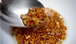 Phi tỏi hãy thêm một bước này, đảm bảo vàng thơm, nấu cùng món gì cũng dậy vị