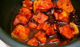 3 loại gia vị tuyệt đối không cho vào thịt kho ngày Tết, khiến thịt khô cứng, mất vị