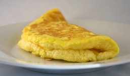 Đánh trứng chỉ cần thêm 1 thứ này, rán 2 quả mà bông nhiều như 4 quả, lại còn vàng ươm