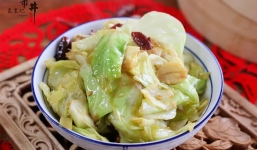 Xào bắp cải nên chần nước sôi hay đun trực tiếp? Làm bao lâu nay mới biết là sai bét