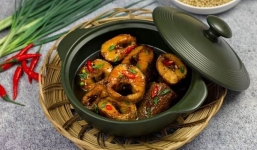 Kho cá tránh bỏ ngay 1 thứ quen thuộc này, khiến cá tanh vô cùng, thịt lại dễ bở