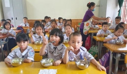 HS có thể học bán trú, không phải xét nghiệm sàng lọc trước khi quay lại trường