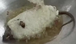 Clip ‘chuột nguyên lông’ bó xôi gây ‘nôn tháo’, con trai bà Tân làm đồ ăn phản cảm phải ‘cúi đầu'