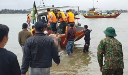 Vụ chìm ca nô ở Cửa Đại (Hội An): 8 người tử vong, mất tích là họ hàng