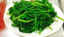 Luộc rau chỉ cần thêm 3 gia vị này, rau giòn sần sật, lại còn xanh mướt chỉ muốn ăn