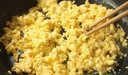 Xào 1 loại rau này với trứng, vừa nhanh gọn, đưa cơm lại tốt cho sức khỏe