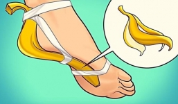 Tips: Chà vỏ chuối lên chân, chỉ vài lần đã ra công dụng bất ngờ thế này?