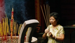 Văn khấn mùng 1 cúng gia tiên: Phù hợp với hộ gia đình, có thờ tổ tiên