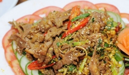 Nấu thịt vịt xào sả ớt chuẩn nhà hàng thì ra chỉ cần 1 bước đơn giản thế này