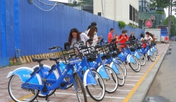 Nhiều người dân tại TP.HCM quyết định ở lại thành phố tận hưởng nghỉ lễ