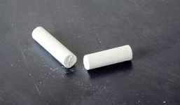 3 công dụng của việc thái nhỏ viên phấn rồi lấy bột rắc quanh nhà mà không phải ai cũng biết