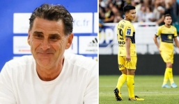 HLV Pau FC 'bóng gió' về tương lai Quang Hải sau trận hòa đội đầu bảng
