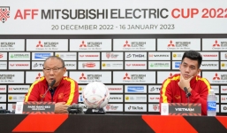 Bán kết AFF Cup 2022: HLV Park Hang-seo đáp trả ông Shin, Tiến Linh giải thích việc phải truyền nước 