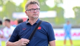 Truyền thông Indonesia nhắc lại quá khứ đau lòng của HLV Philippe Troussier