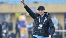 Hà Nội FC lên đầu bảng V-League, HLV Bozidar Bandovic nói gì về công tác trọng tài?