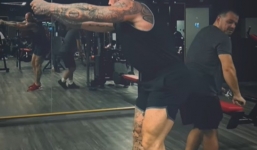 Video: 'Kẻ đáng sợ nhất hành tinh', cậy thế khổng lồ 'bắt nạt người thường'