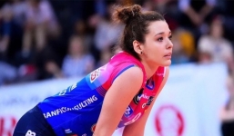 Video: 'Hot girl' bóng chuyền Ba Lan gây sốt với bài khởi động 'làm nóng cơ thể'