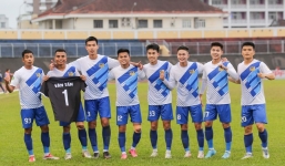 Cầu thủ CLB bóng đá Huế có hành động tri ân thủ môn xấu số