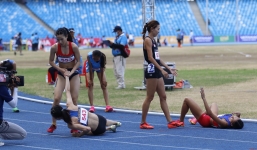 SEA Games 32: Xót xa hình ảnh chân chạy gen Z của điền kinh Việt Nam ngã khụy sau màn nước rút thần tốc