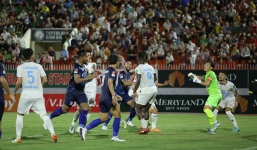 Kết quả vòng 9 V-League: Nguyên Mạnh chơi như 'lên đồng', Nam Định chia điểm trước Bình Định
