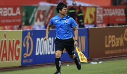 Trọng tài mắc sai lầm nghiêm trọng, Công an Hà Nội nhọc nhằn đánh bại SLNA