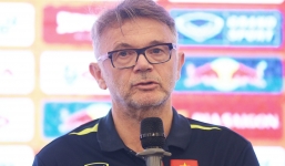 HLV Troussier khen ngợi học trò, chỉ ra điều lo ngại ở trận Việt Nam gặp Hong Kong