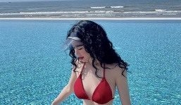 Bạn gái cựu tuyển thủ Việt Nam tung loạt ảnh diện bikini khoe đường cong quyến rũ