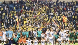 Vòng 1 V-League: HLV Vũ Hồng Việt cảm ơn khán giả Nam Định, HLV Quảng Nam bức xúc trọng tài