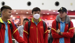 CHÙM ẢNH: Đội tuyển Việt Nam lên đường sang Philippines, HLV Troussier sắp loại thêm 5 cầu thủ