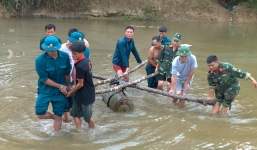 Nghệ An: Trục vớt quả bom 'khủng' 12 người khiêng, sức công phá bán kính 500m