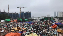 Rác thải ùn ứ, bốc mùi hôi thối nhiều tuyến phố Hà Nội: Vẫn chưa có biện pháp xử lý
