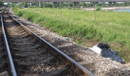 Hà Nội: Đi vệ sinh sát đường ray, người đàn ông bị tàu hỏa đâm tử vong
