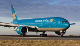 Máy bay Vietnam Airlines hạ cánh gấp cứu khách nữ bị vỡ túi ngực phẫu thuật thẩm mỹ