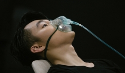 Sơn Tùng kiệt sức, phải thở bình oxy sau đêm diễn Sky Tour khiến fan xót xa