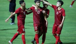 Danh Trung lập siêu phẩm, U22 Việt Nam đả bại đại gia Hong Kong