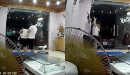 Người chồng hé lộ sự thật về việc lao vào đánh vợ túi bụi trước mặt 2 con nhỏ